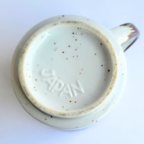 VINTAGE STONEWARE COFFEE MUG "CHILDREN UNDER UMBRELLA" SPECKLED FINISH, JAPAN - Picture 4 of 5